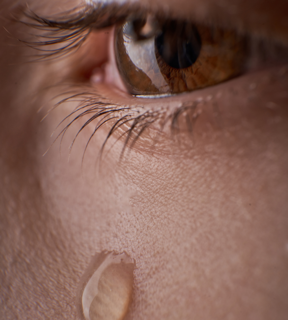 Pourquoi nos yeux produisent des larmes ? Ophtalmologie Express